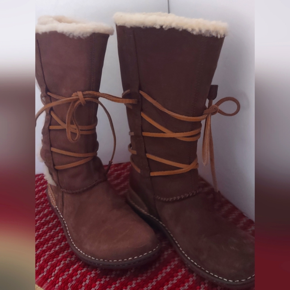 Ugg Australia Size 8 12 Inch Tall Authentic Boots Suede And Shearling Unworn Euc